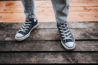 kaboompics_Woman in black Converse sneakers and ripped jeans