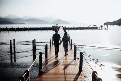 back-view-boats-couple-2612852