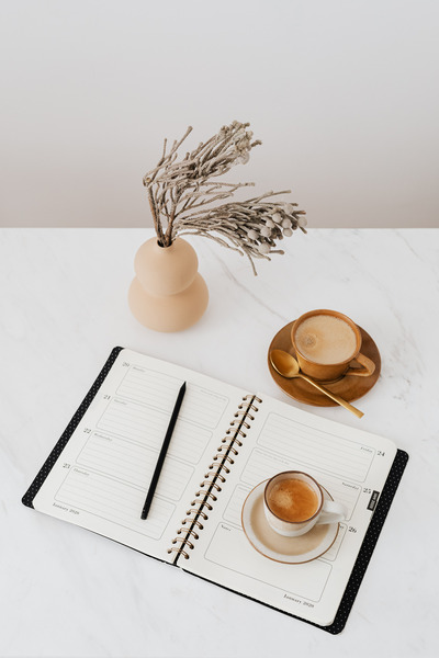 kaboompics_Coffee - Weekly Planner & Vase on Marble